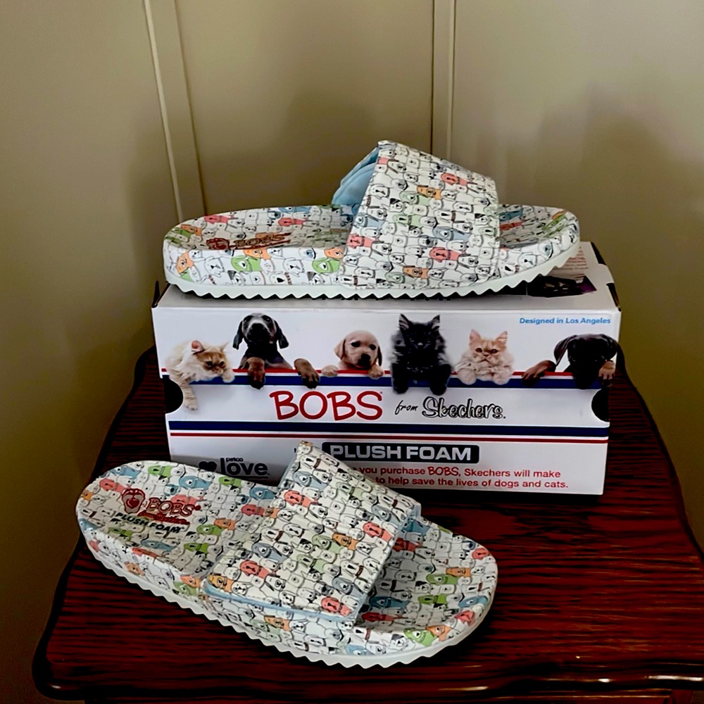 BN Bobs by Skechers Size 7 Women’s Slides
